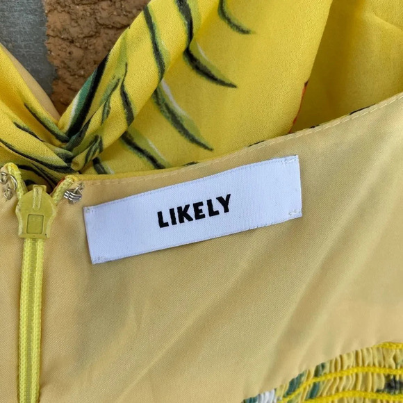 Likely yellow floral jumpsuit size 10 - Picture 11 of 11